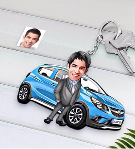 BK Gift Kişiye Özel Erkek Opel Mokka Figürlü Plakalı Ahşap Karikatür Anahtarlık-2 (Beyaz)
