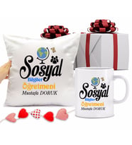 Sosyal Bilgiler Öğretmeni Kupa Bardağı ve Yastığı Hediye Seti (Model 1)