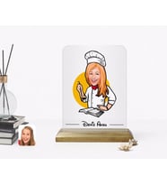BK Gift Kişiye Özel Kadın Chef Karikatürlü Ahşap Standlı Çerçeve-12 (Beyaz)