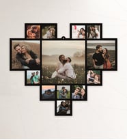 Kişiye Özel 13 Fotoğraflı Ahşap Kalpli Fotoğraf Çerçevesi (UV BASKILI ASLA SOLMA KALKMA YAPMAZ) (Siyah)