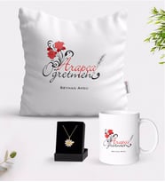 BK Gift Kişiye Özel Arapça Öğretmeni Beyaz Kupa Yastık ve İsimli Papatya Kolye Hediye Seti-1 (Model 1)
