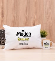 Maden Teknolojisi Öğretmeni Dikdörtgen Yastık ve Beyaz Kupa Bardak