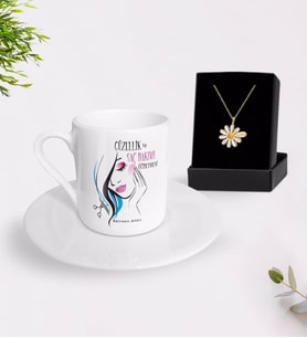 BK Gift Kişiye Özel Güzellik ve Saç Bakımı Öğretmeni Türk Kahvesi Fincanı ve İsimli Papatya Kolye Hediye Seti (Model 1)