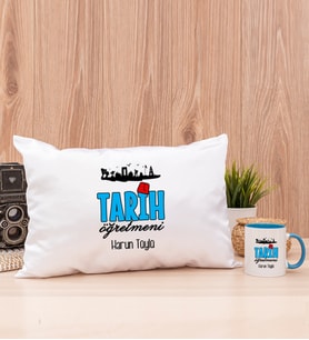 Tarih Öğretmeni Dikdörtgen Yastık ve Mavi Kupa Bardak