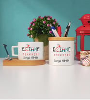 Eczane Teknikeri Hediye Ahşap Altlıklı Fincan ve Kalemlik Hediye Seti