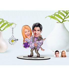 BK Gift Kişiye Özel Sevgililer Karikatürlü 3D Ahşap Biblo ve İsimli Silver Papatya Anahtarlık-56 (Model 1)