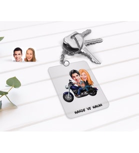 BK Gift Kişiye Özel Motorcu Sevgililer Karikatürlü Şeffaf Pleksi Anahtarlık-1 (Beyaz)
