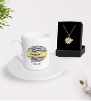 BK Gift Kişiye Özel İngilizce Öğretmeni Türk Kahvesi Fincanı ve İsimli Papatya Kolye Hediye Seti-13 (Model 1)