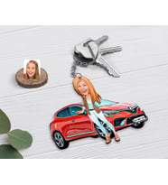 BK Gift Kişiye Özel Kadın Renault Clio 5 Figürlü Plakalı Ahşap Karikatür Anahtarlık-1
