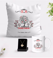 BK Gift Kişiye Özel Yılın En İyi Matematik Öğretmeni Beyaz Kupa Yastık ve İsimli Papatya Kolye Hediye Seti (Model 1)