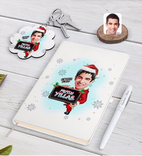 BK Gift Kişiye Özel Erkek Yeni Yıl Karikatürlü Beyaz Defter Kalem ve Anahtarlık Hediye Seti-1 (Model 1)