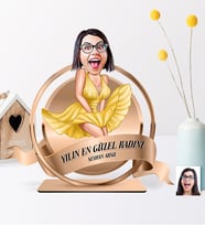 BK Gift Kişiye Özel Yılın En Güzel Kadını Karikatürlü 3D Ahşap Biblo Plaket