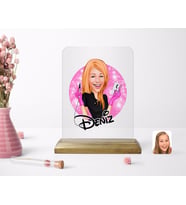 BK Gift Kişiye Özel Kadın Güzellik Uzmanı Karikatürlü Ahşap Standlı Çerçeve-3 (Beyaz)