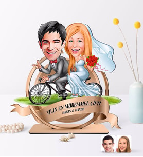 BK Gift Kişiye Özel Yılın En Mükemmel Çifti Karikatürlü 3D Ahşap Biblo Plaket-68 (Beyaz)