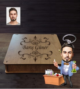 Kişiye Özel Öğretmen Karikatürlü  Ahşap Anahtarlık Kutulu Bay-3