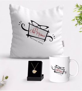 BK Gift Kişiye Özel Okul Müdiresi Beyaz Kupa Yastık ve İsimli Papatya Kolye Hediye Seti-1 (Model 1)