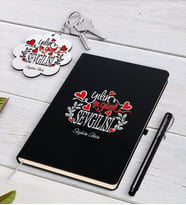 BK Gift Kişiye Özel Yılın En Güzel Sevgilisi Siyah Defter Kalem ve Anahtarlık Hediye Seti (Model 1)