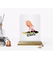 BK Gift Kişiye Özel Kadın Yogacı Karikatürlü Ahşap Standlı Çerçeve-1 (Beyaz)
