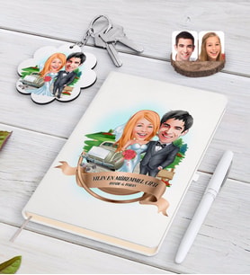 BK Gift Kişiye Özel Yılın En Mükemmel Çifti Karikatürlü Beyaz Defter Kalem ve Anahtarlık Hediye Seti-66 (Model 1)