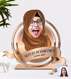 BK Gift Kişiye Özel Yılın En İyi Kadın Öğretmeni Karikatürlü 3D Ahşap Biblo Plaket-2 (Beyaz)