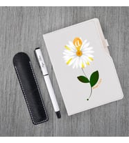 Kişiye Özel Papatya Desenli UV Baskılı Beyaz Defter Roller Kalem