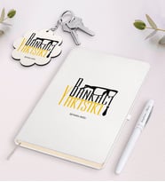 BK Gift Kişiye Özel Yakışıklı Bankacı Beyaz Defter Kalem ve Anahtarlık Hediye Seti (Model 1)