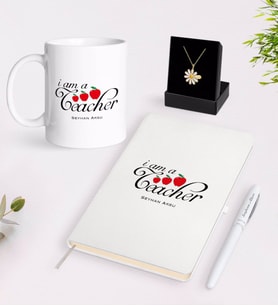 BK Gift Kişiye Özel Sınıf Öğretmeni Beyaz Kupa Defter Kalem ve İsimli Papatya Kolye Hediye Seti-6 (Model 1)