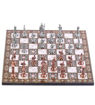 Orta Boy Metal Roma Satranç Takımı Antik ve Sedef Desenli MDF Ahşap Satranç Tahtası (37x37 cm.) (Çok Renkli)