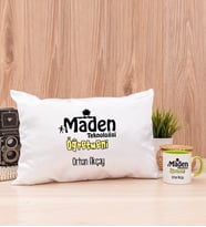 Maden Teknolojisi Öğretmeni Dikdörtgen Yastık ve Yeşil Kupa Bardak