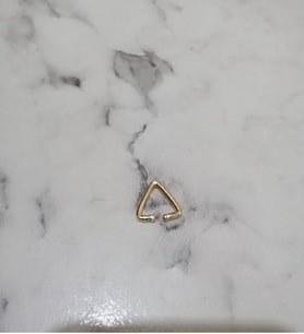 Altın Kaplama Üçgen Kıkırdak Küpe (Altın)