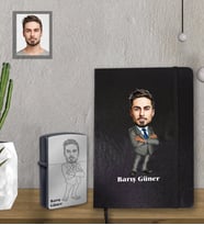 Kişiye Özel Öğretmen Karikatürlü Siyah Defter Çakmak Hediye Seti Bay-6 (Model 1)