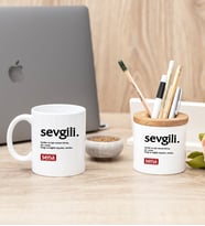 Sevgili Kelime Anlamı Beyaz Kupa Bardak Ve Kalemlik Hediye Seti