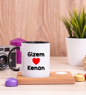 Sevgililere Özel İsim Yazılı Ahşap Altlıklı Mumlu Siyah Kupa Bardak