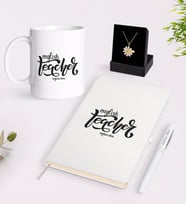 BK Gift Kişiye Özel İngilizce Öğretmeni Beyaz Kupa Defter Kalem ve İsimli Papatya Kolye Hediye Seti-15 (Model 1)