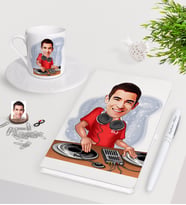 BK Gift Kişiye Özel Erkek DJ Karikatürlü Beyaz Defter Kalem Türk Kahvesi Fincanı Seti (Model 1)
