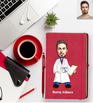 Kişiye Özel Doktor Karikatürlü Kırmızı Defter Kalem Hediye Seti Bay-1