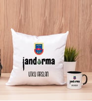 Jandarma Kare Yastık ve Siyah Kupa Bardak