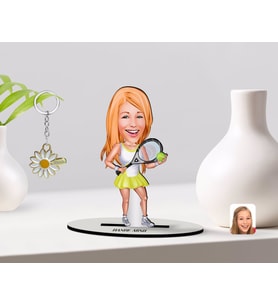 BK Gift Kişiye Özel Kadın Tenis Oyuncusu Karikatürlü 3D Ahşap Biblo ve İsimli Gold Papatya Anahtarlık-2 (Model 1)