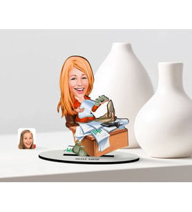 BK Gift Kişiye Özel Bayan Patron Karikatür Ahşap Biblo - 3 (Çok Renkli)