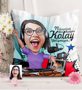 BK Gift Kişiye Özel Bayan Radyocu Karikatürlü  Yastık  1