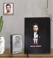 Kişiye Özel Öğretmen Karikatürlü Siyah Defter Çakmak Hediye Seti Bay-14 (Model 1)