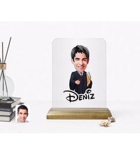 BK Gift Kişiye Özel Erkek Avukat Karikatürlü Ahşap Standlı Çerçeve (Beyaz)