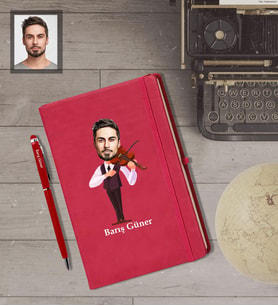 Kişiye Özel Kemancı Karikatürlü Kırmızı Defter Kalem Hediye Seti   Bay-1