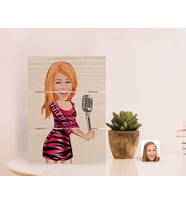 BK Gift Kişiye Özel Şarkı Söyleyen Kız Karikatürlü Otantik Masaüstü Ahşap Palet Çerçeve-2 (Beyaz)