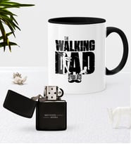 BK Gift Kişiye Özel The Walking Dad Siyah Kupa Bardak Benzinli Metal Çakmak Seti (Model 1)
