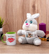 Sevgiliye Hediye Tarihli ve İsimli Yeşil Kupa Bardak ve Peluş Tavşan