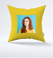 BK Gift Kişiye Özel Fotoğraflı Sarı Yastık  1