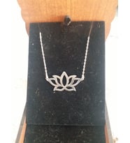 Gümüş Lotus Çiçeği Kolye