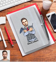 Kişiye Özel Berber Karikatürlü Gri Defter Kalem Hediye Seti Bay-1
