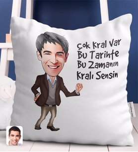 BK Gift Kişiye Özel Erkek Çok Kral Var Bu Tarihte Karikatürlü Beyaz Yastık-2